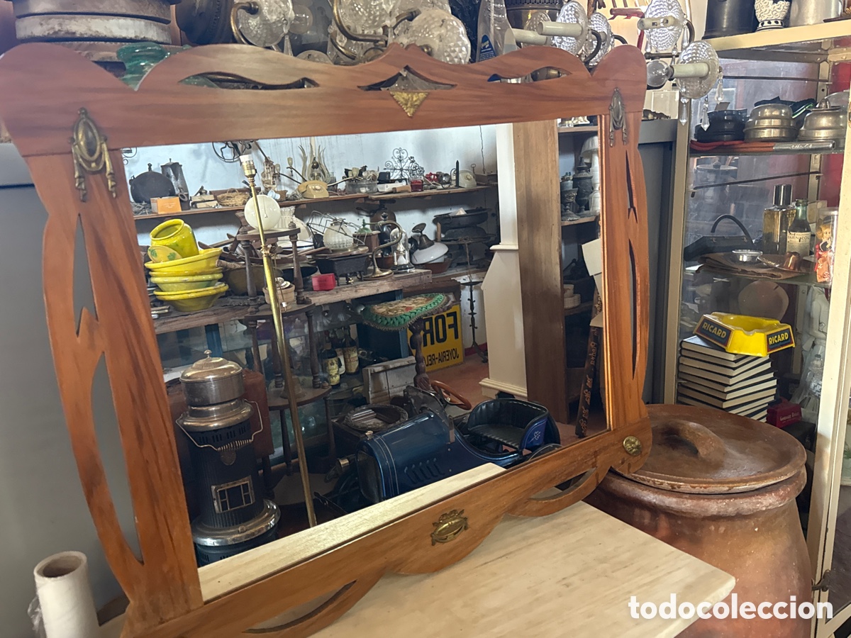 Antig&uuml;edades: Espejo de madera antiguo con detalles en bronce - Foto 1