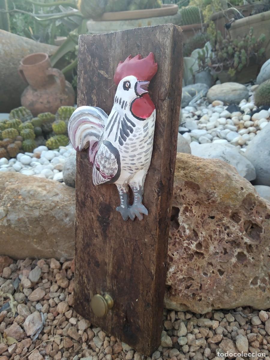 Antig&uuml;edades: perchero gallo cer&aacute;mica y madera - Foto 3
