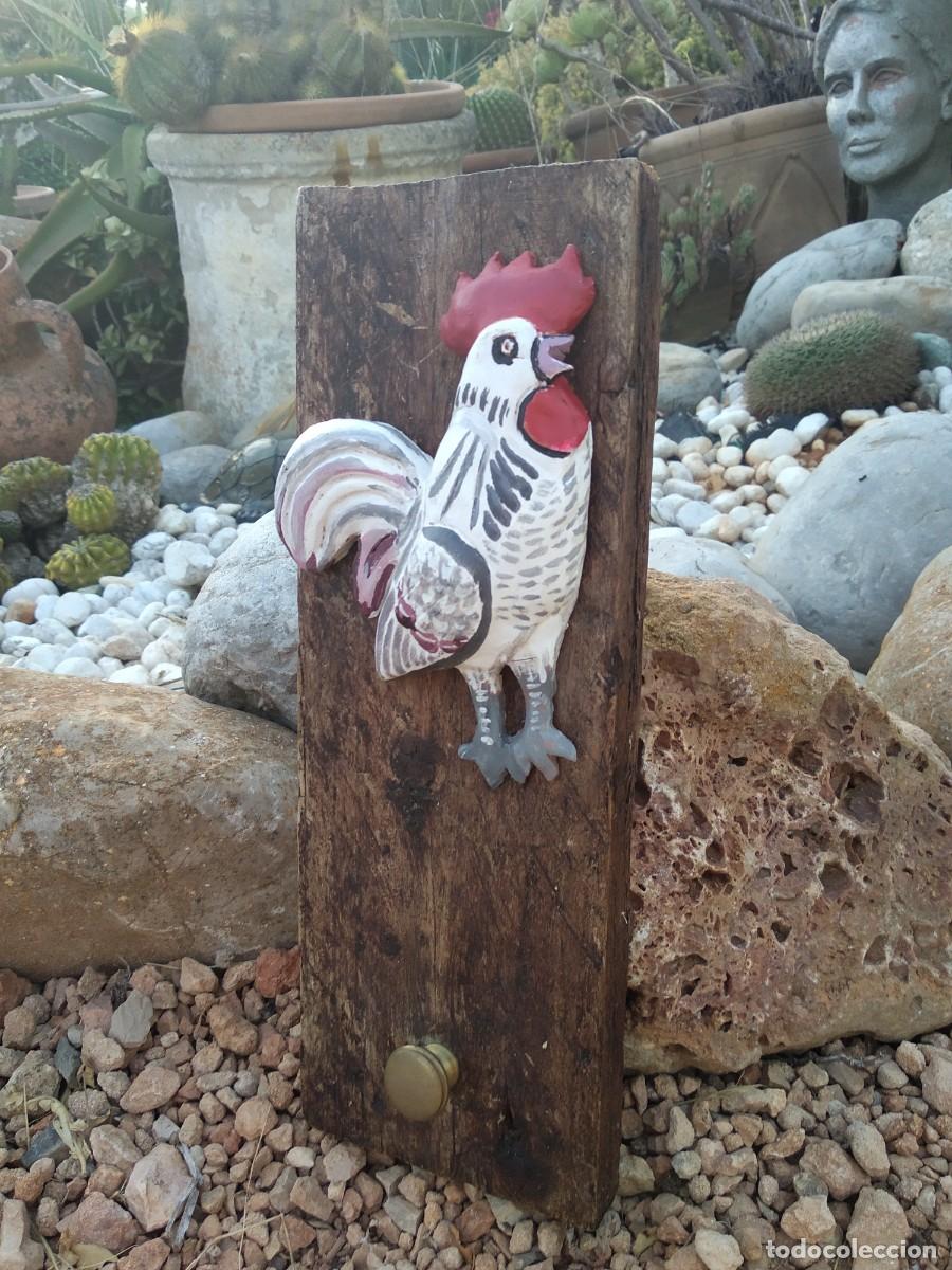 Antig&uuml;edades: perchero gallo cer&aacute;mica y madera - Foto 1