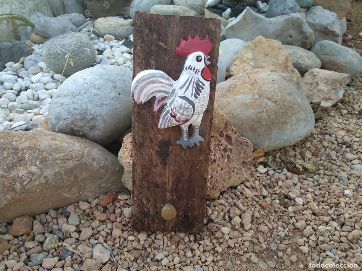 Antig&uuml;edades: perchero gallo cer&aacute;mica y madera - Foto 4