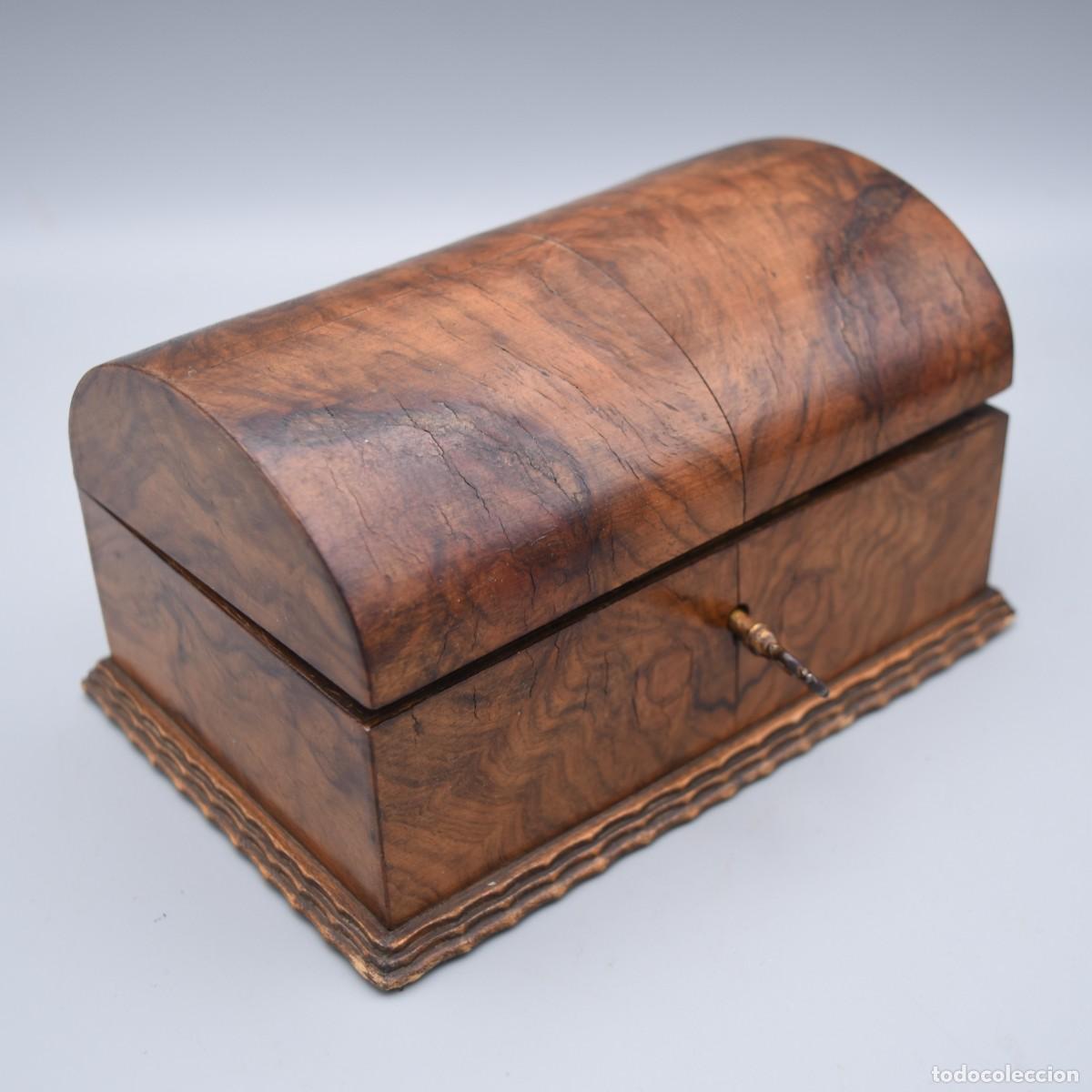 Antig&uuml;edades: Caja de ra&iacute;z con llave - Interior forrado - Foto 4