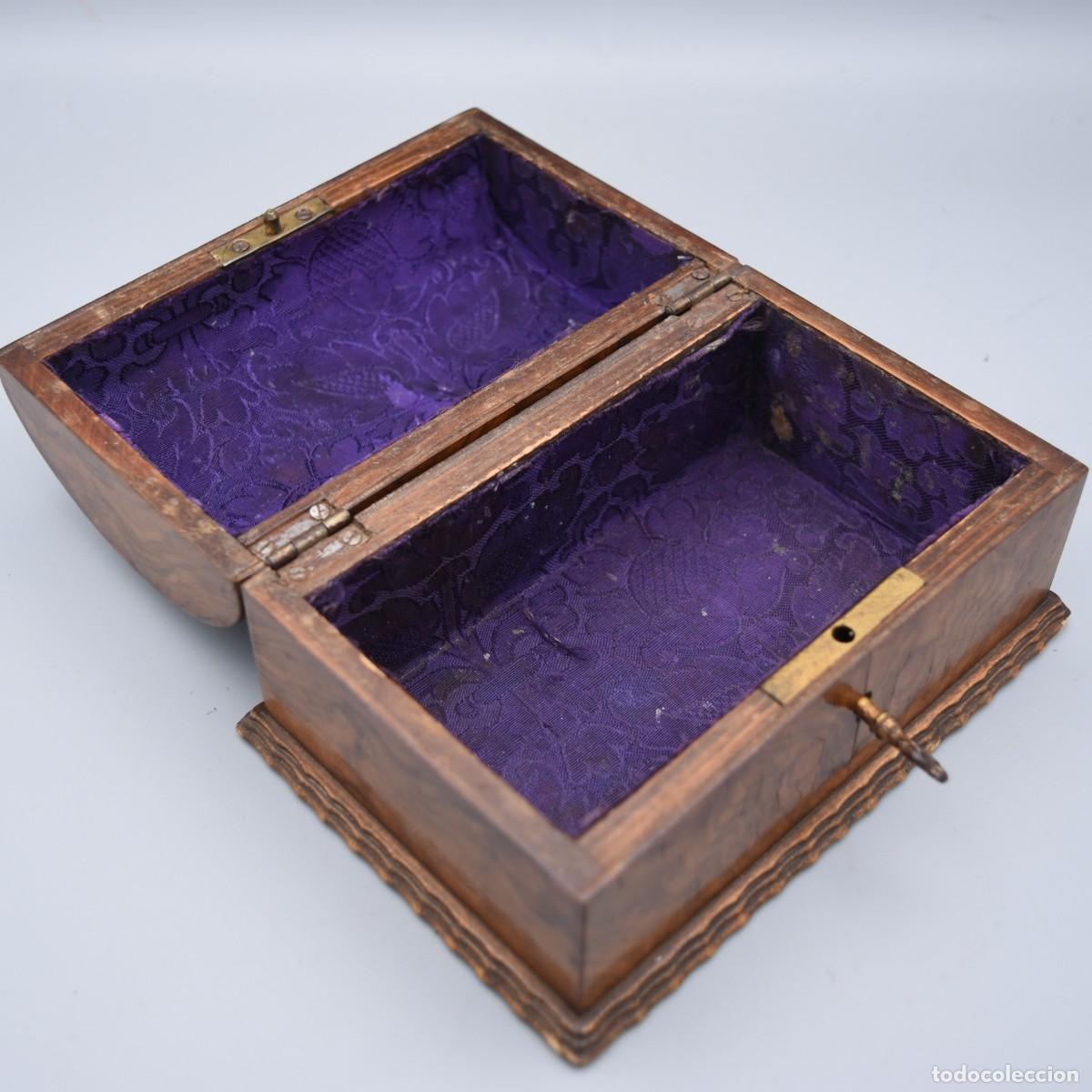 Antig&uuml;edades: Caja de ra&iacute;z con llave - Interior forrado - Foto 3