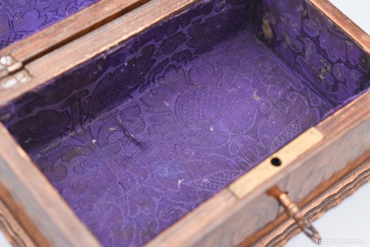 Antig&uuml;edades: Caja de ra&iacute;z con llave - Interior forrado - Foto 7
