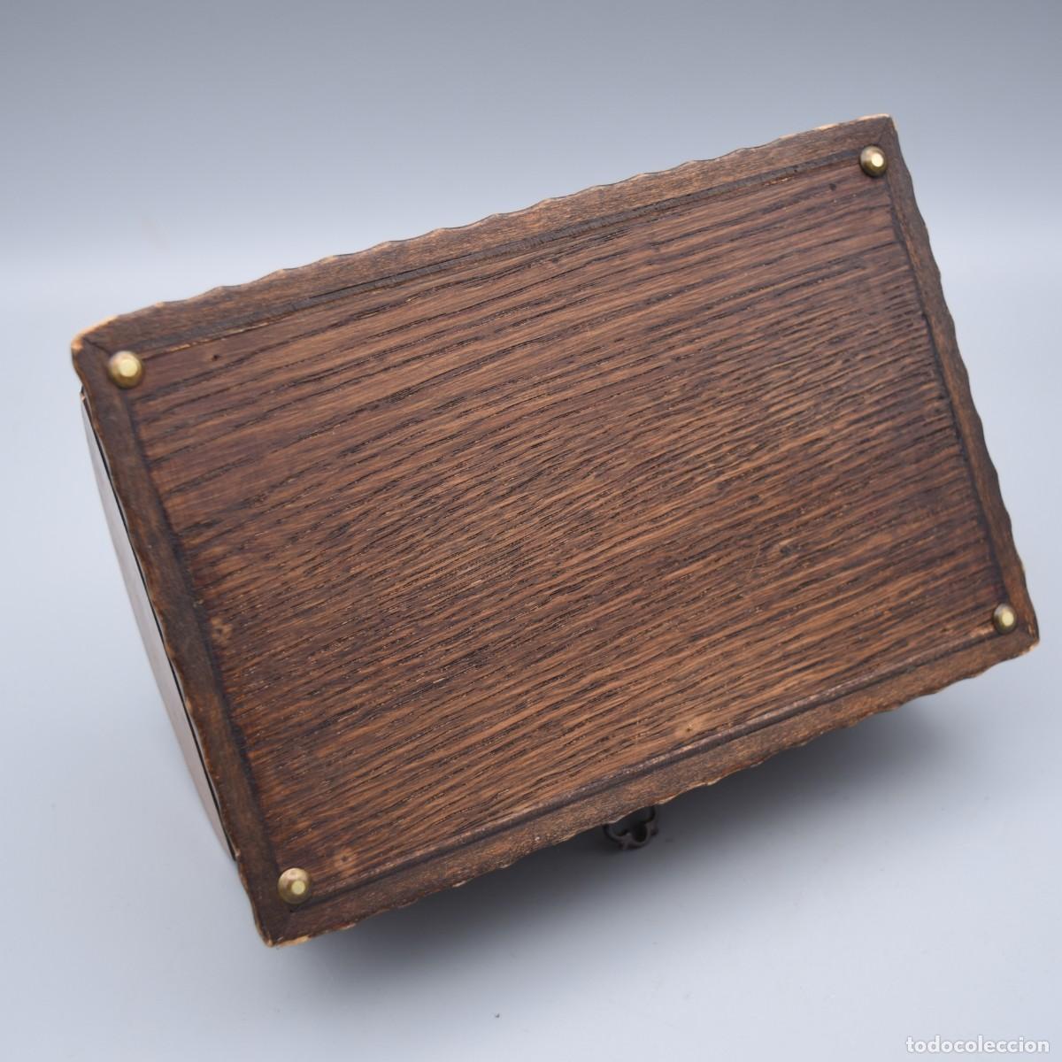 Antig&uuml;edades: Caja de ra&iacute;z con llave - Interior forrado - Foto 9