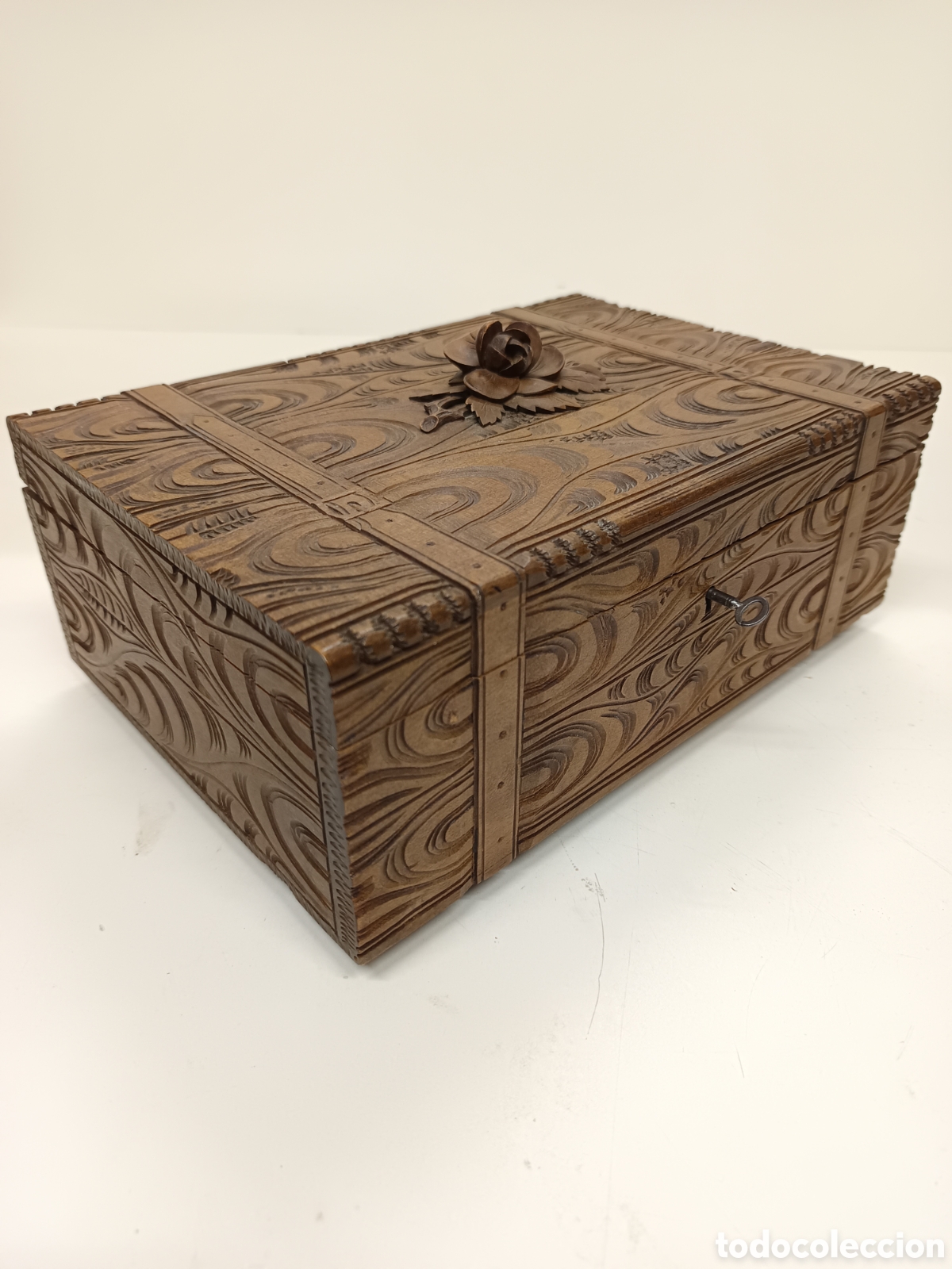 Antig&uuml;edades: Caja de madera finamente tallada - Foto 2