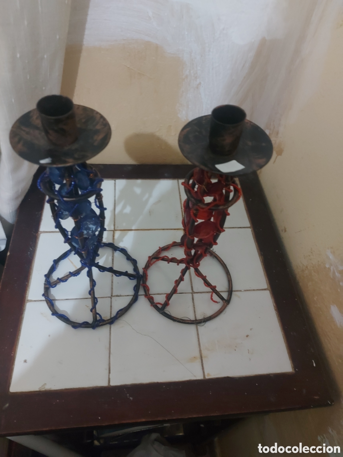 Antig&uuml;edades: dos porta velas 1 azul y - Foto 1