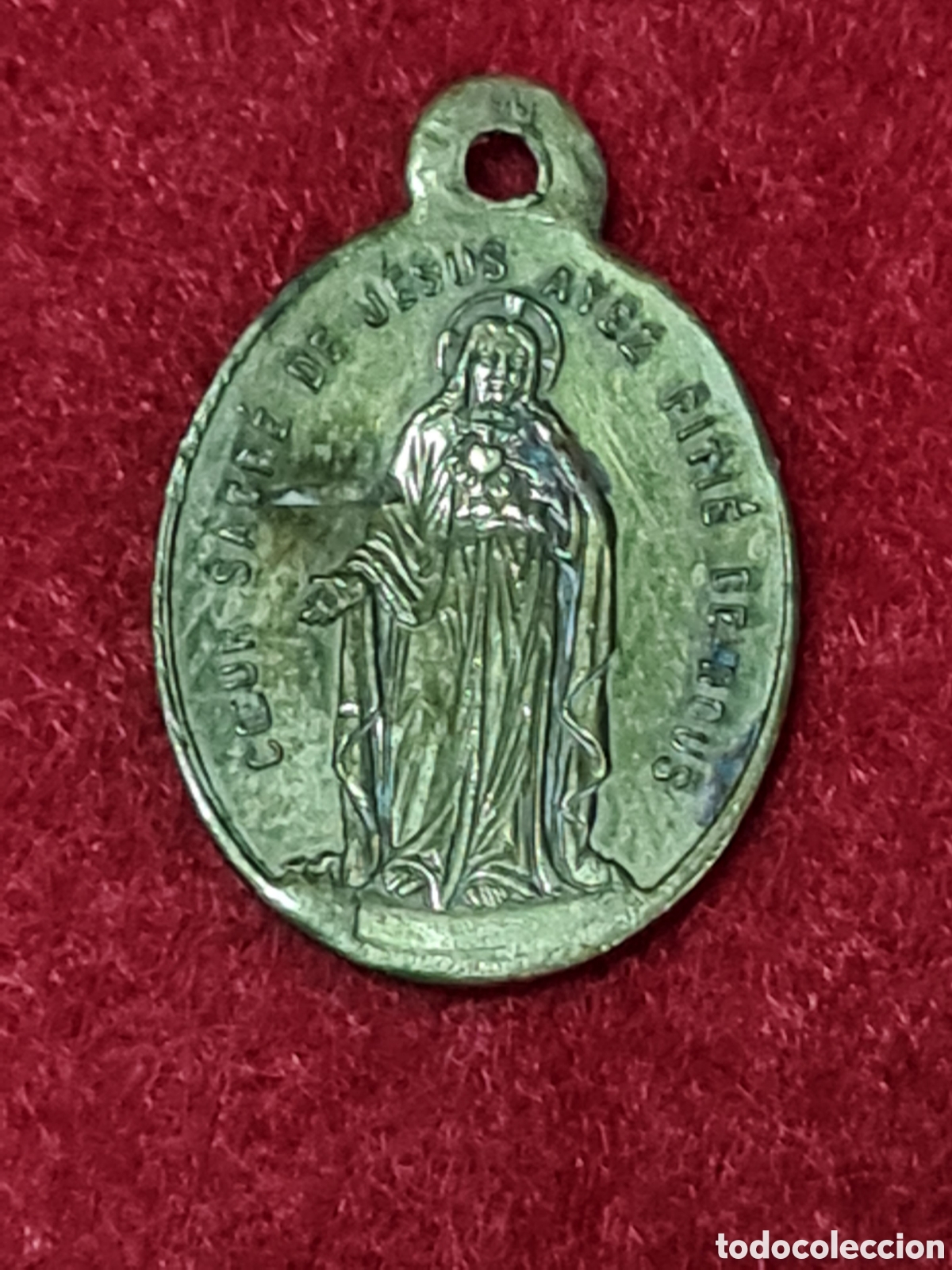 Antigüedades: A tigua medalla religiosa