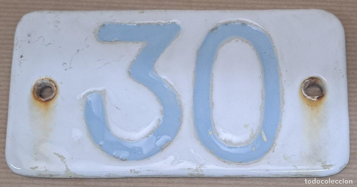 Antig&uuml;edades: AZULEJO N&Uacute;MERO DE PORTAL N&ordm; 30 - Foto 1