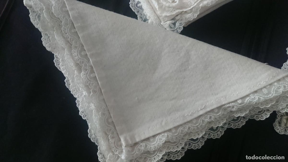 Antig&uuml;edades: Seis servilletas de algod&oacute;n y puntilla - Foto 3
