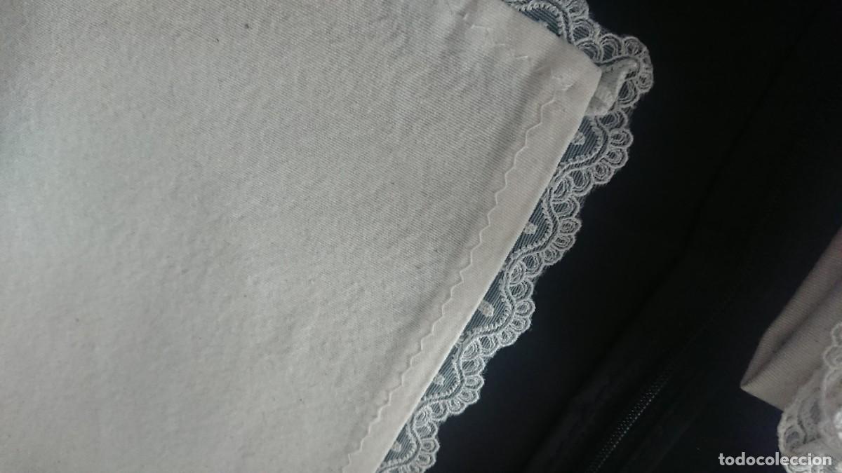 Antig&uuml;edades: Seis servilletas de algod&oacute;n y puntilla - Foto 4
