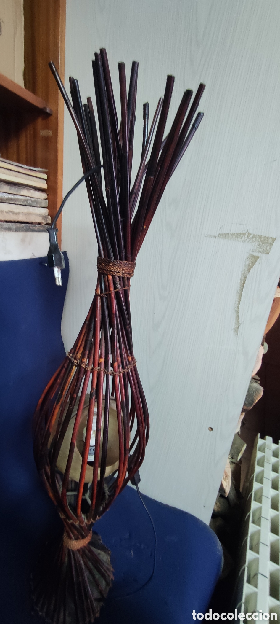 Antig&uuml;edades: Lampara de pie de mimbre - Foto 2