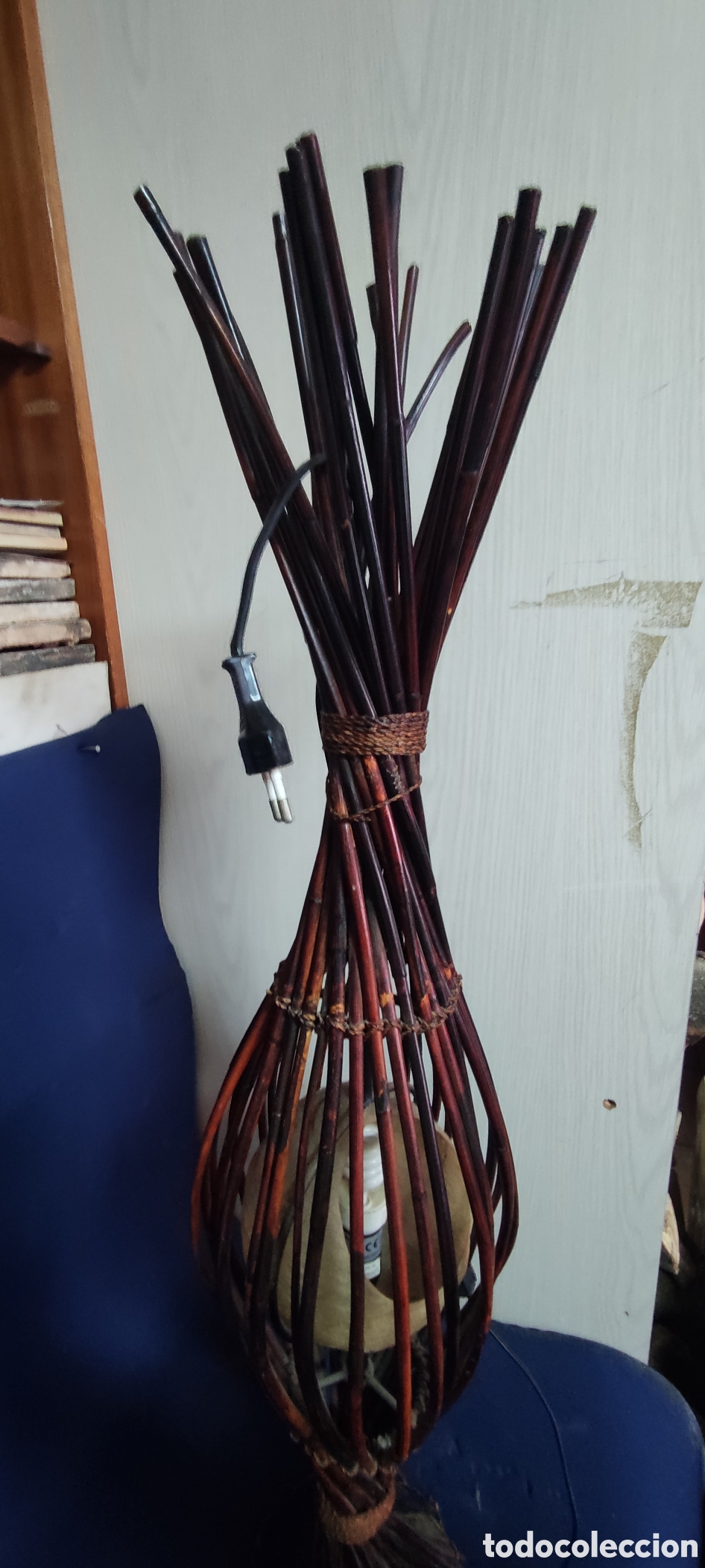 Antig&uuml;edades: Lampara de pie de mimbre - Foto 5