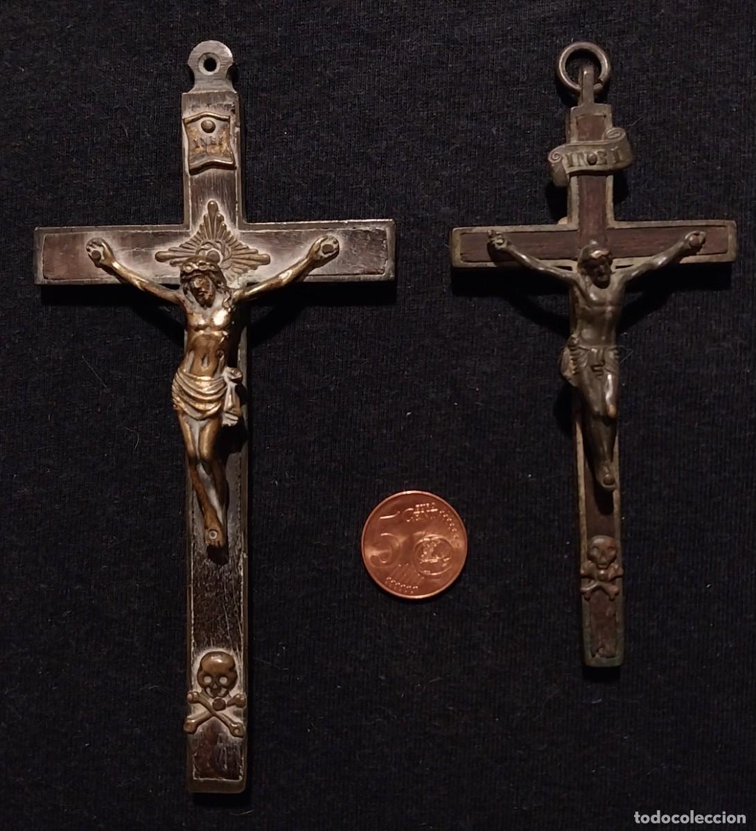 Antig&uuml;edades: Dos crucifijos centenarios, de madera y lat&oacute;n. - Foto 1