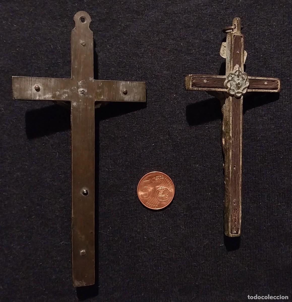 Antig&uuml;edades: Dos crucifijos centenarios, de madera y lat&oacute;n. - Foto 2