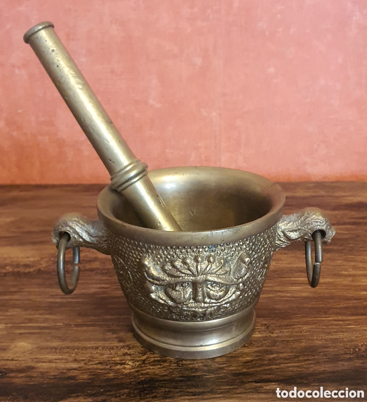 Antig&uuml;edades: Almirez de bronce tallado - Foto 2