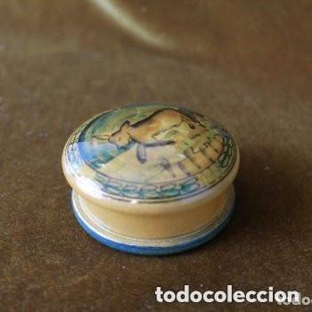 Antig&uuml;edades: Peque&ntilde;a caja de madera, tapa decorada. - Foto 1