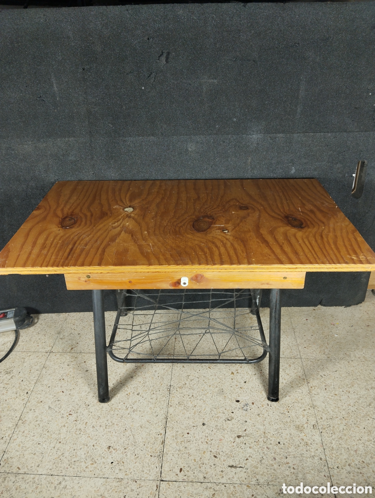 Antig&uuml;edades: MESA DE SOFA INDUSTRIAL - Foto 2