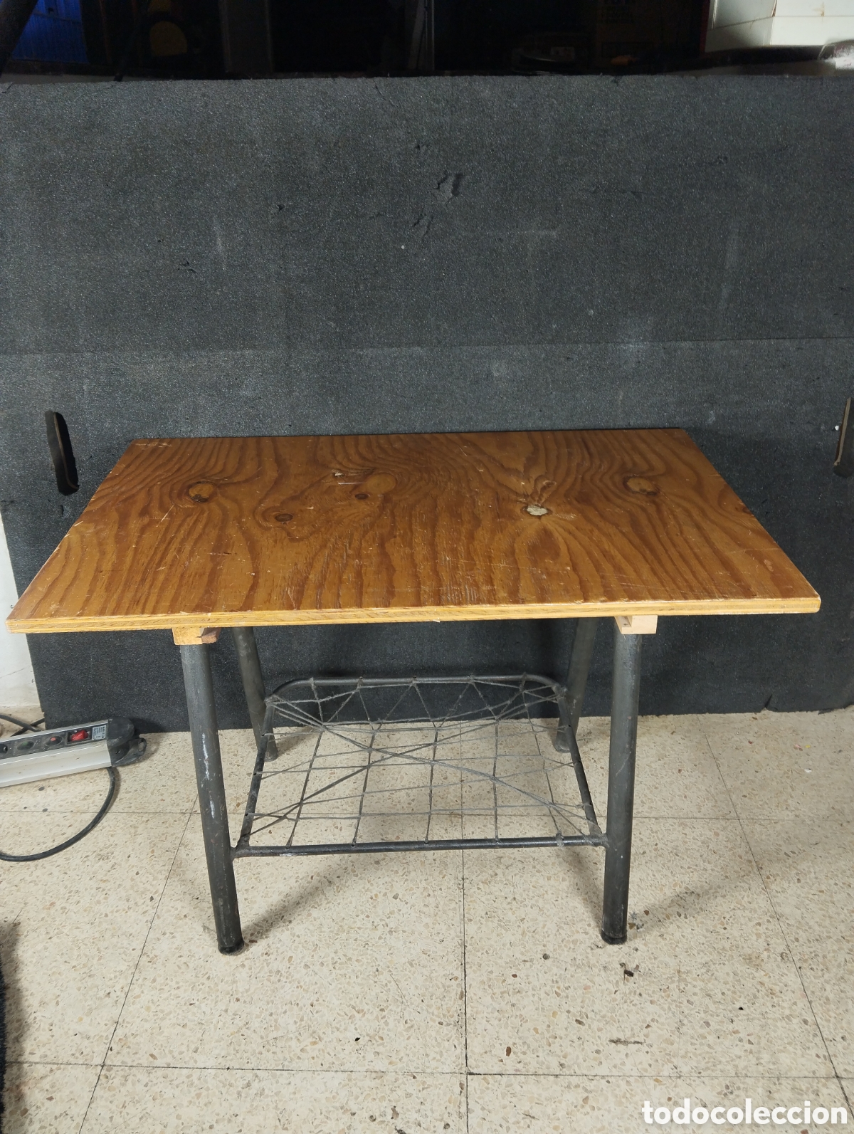 Antig&uuml;edades: MESA DE SOFA INDUSTRIAL - Foto 6