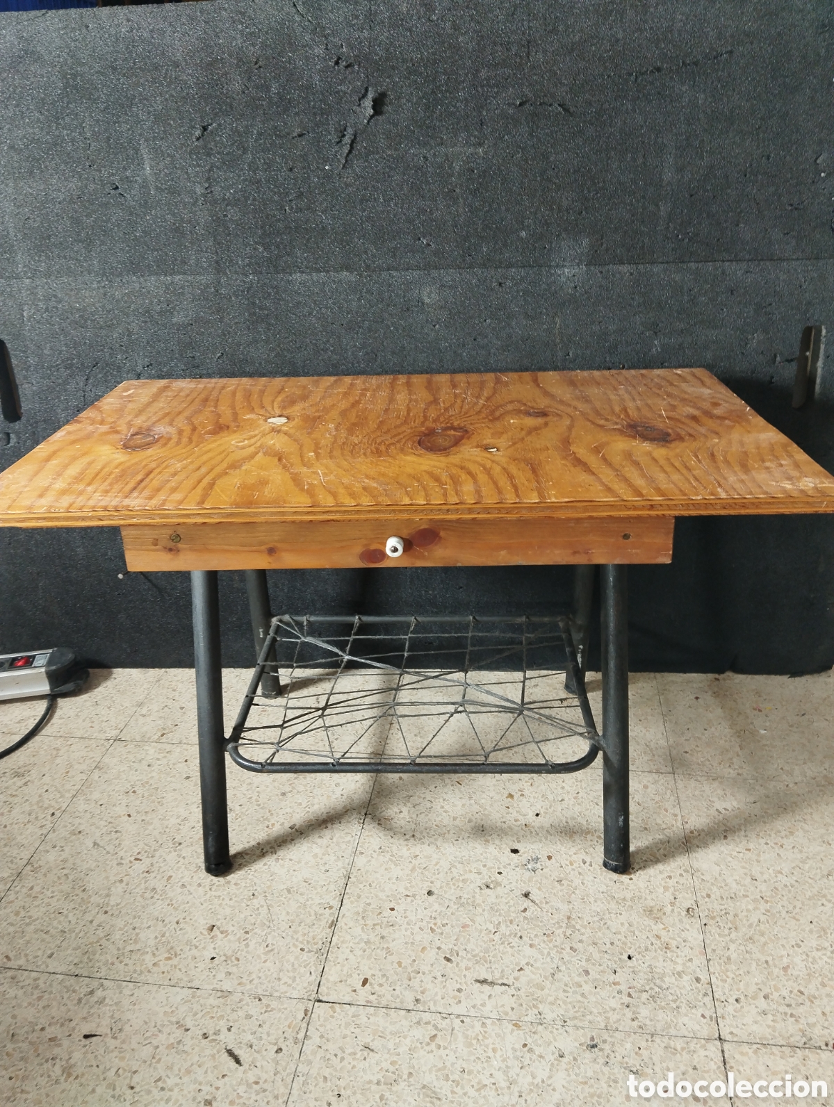 Antig&uuml;edades: MESA DE SOFA INDUSTRIAL - Foto 1