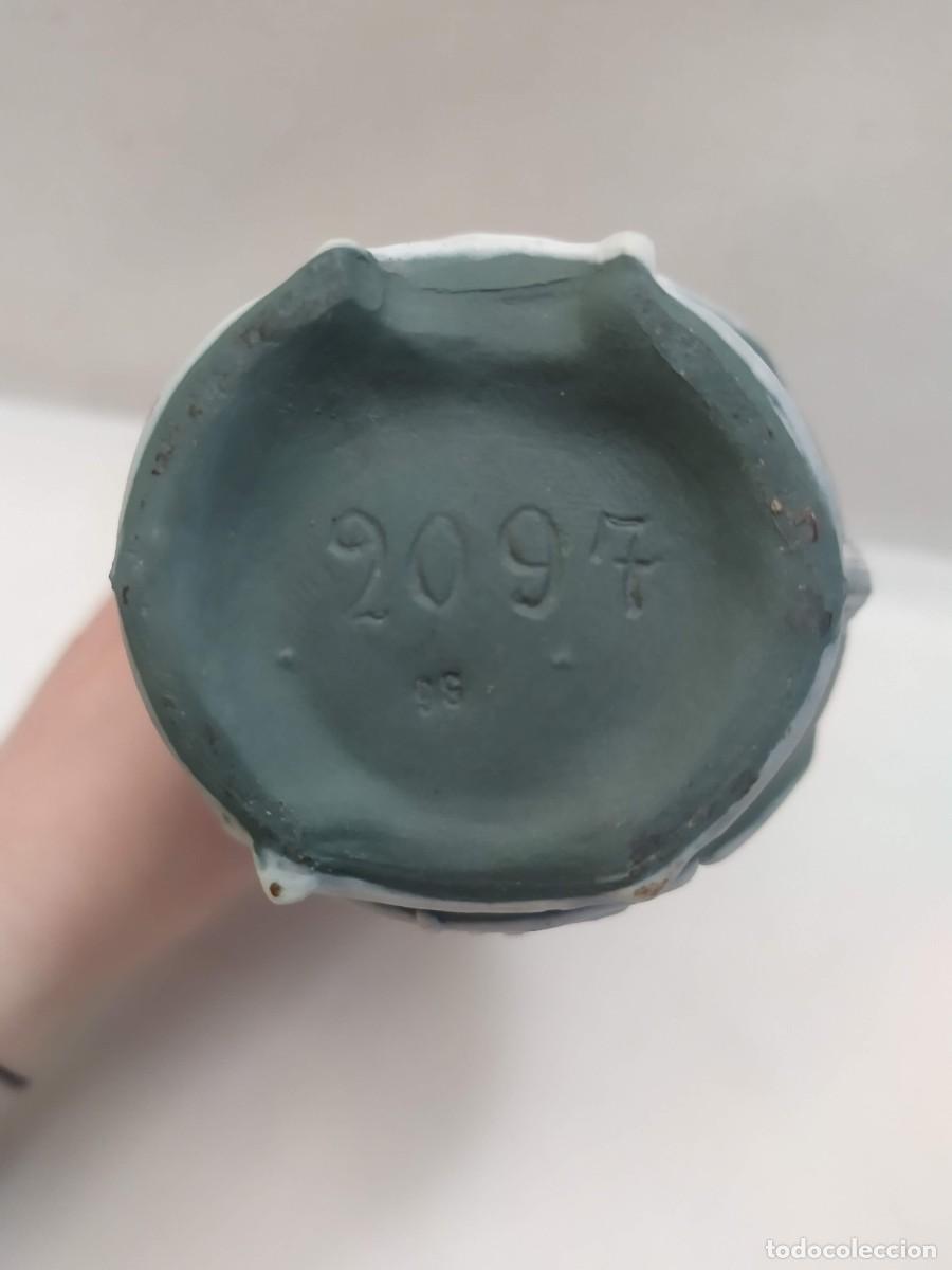 Antig&uuml;edades: Jarr&oacute;n de biscuit. Verde. 19.5x8x7cm - Foto 6