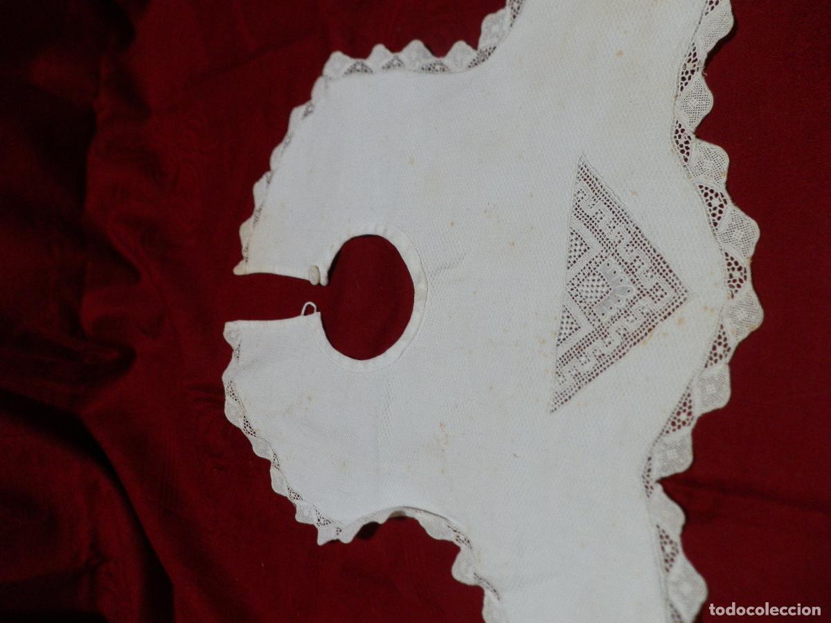 Antig&uuml;edades: ANTIGUO CONJUNTO BEBE EN PIQU&Eacute; DE ALGOD&Oacute;N CON PUNTILLAS - Foto 3