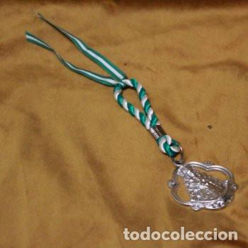 Antig&uuml;edades: Cord&oacute;n y medalla de la Virgen del Roc&iacute;o. - Foto 1
