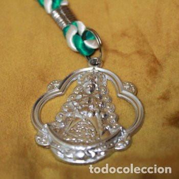 Antig&uuml;edades: Cord&oacute;n y medalla de la Virgen del Roc&iacute;o. - Foto 2