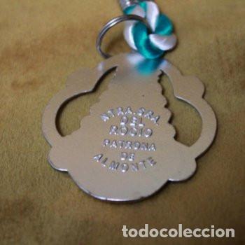 Antig&uuml;edades: Cord&oacute;n y medalla de la Virgen del Roc&iacute;o. - Foto 3