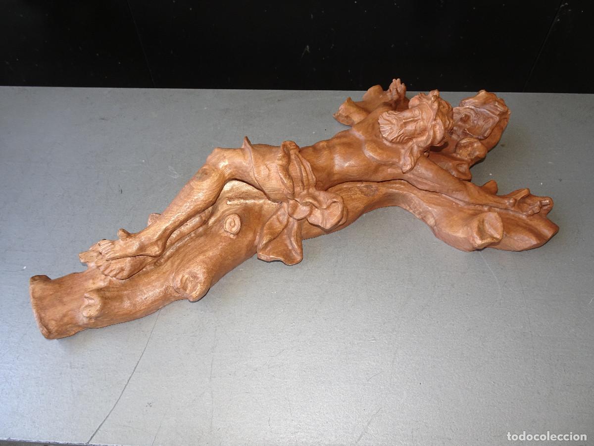 Antig&uuml;edades: Cristo crucificado, en madera tallada. - Foto 2