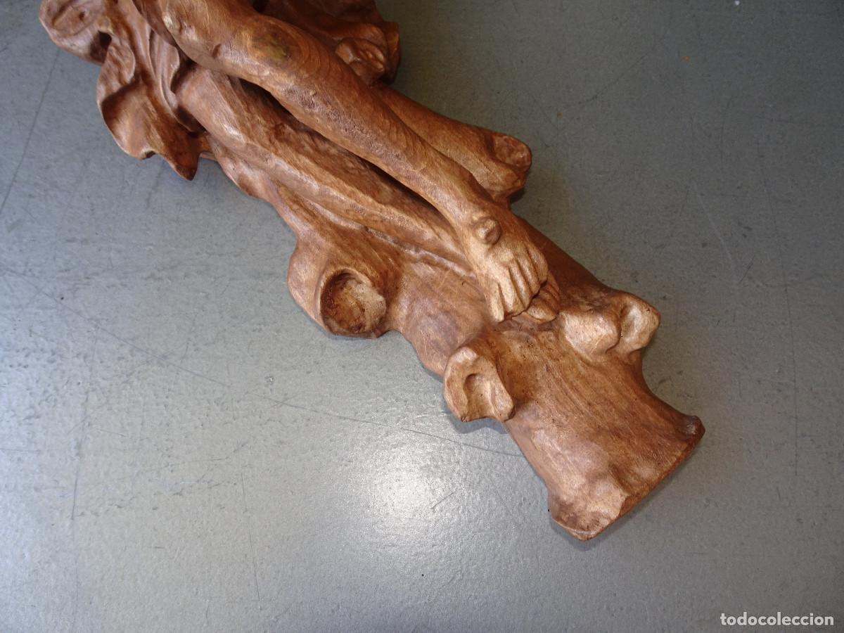 Antig&uuml;edades: Cristo crucificado, en madera tallada. - Foto 4