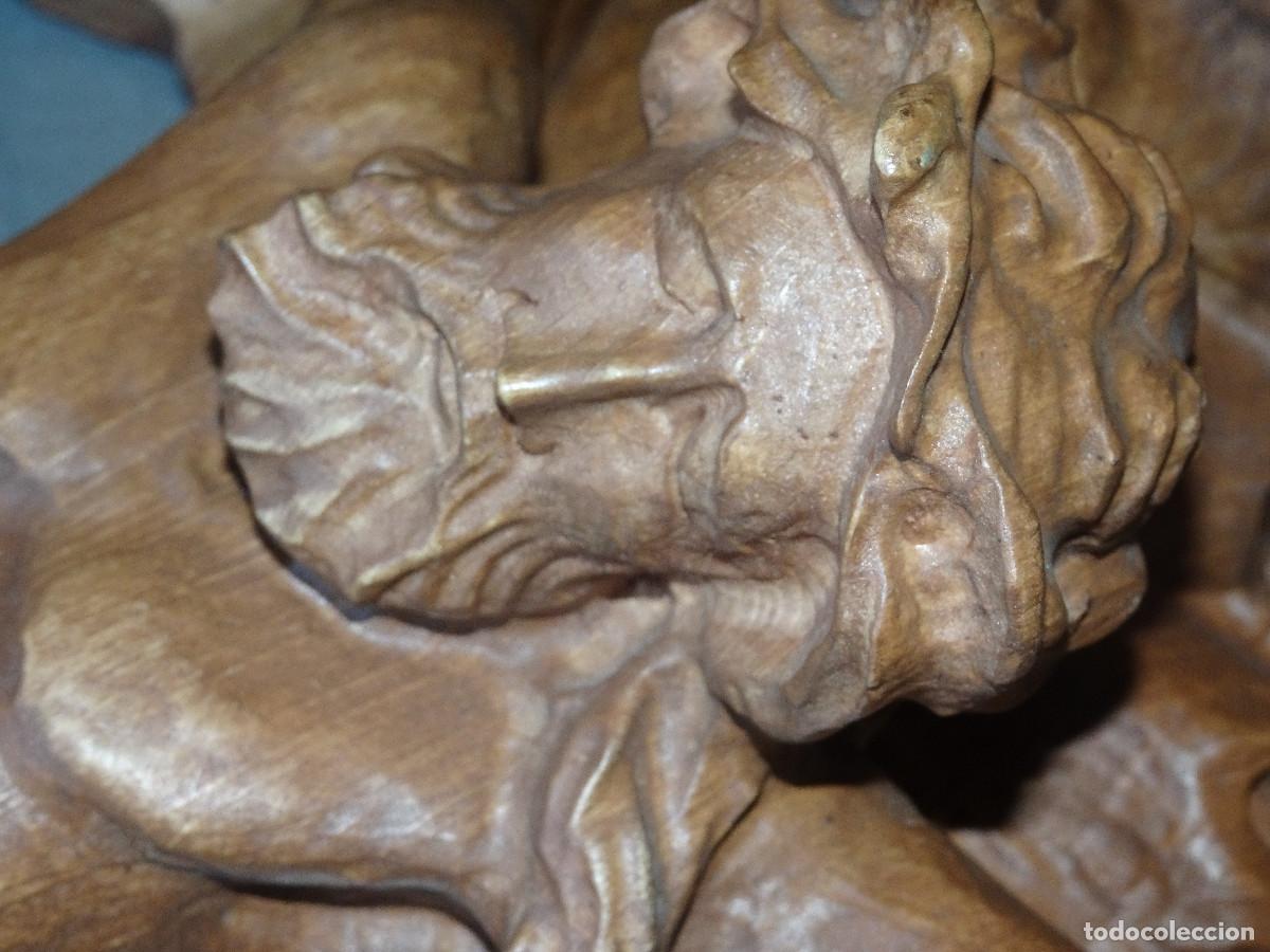 Antig&uuml;edades: Cristo crucificado, en madera tallada. - Foto 6
