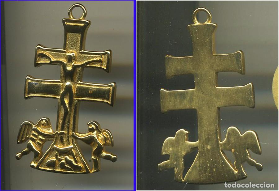 Antig&uuml;edades: CRUZ DE CARAVACA DORADA MIDE 5/3 CM - Foto 1