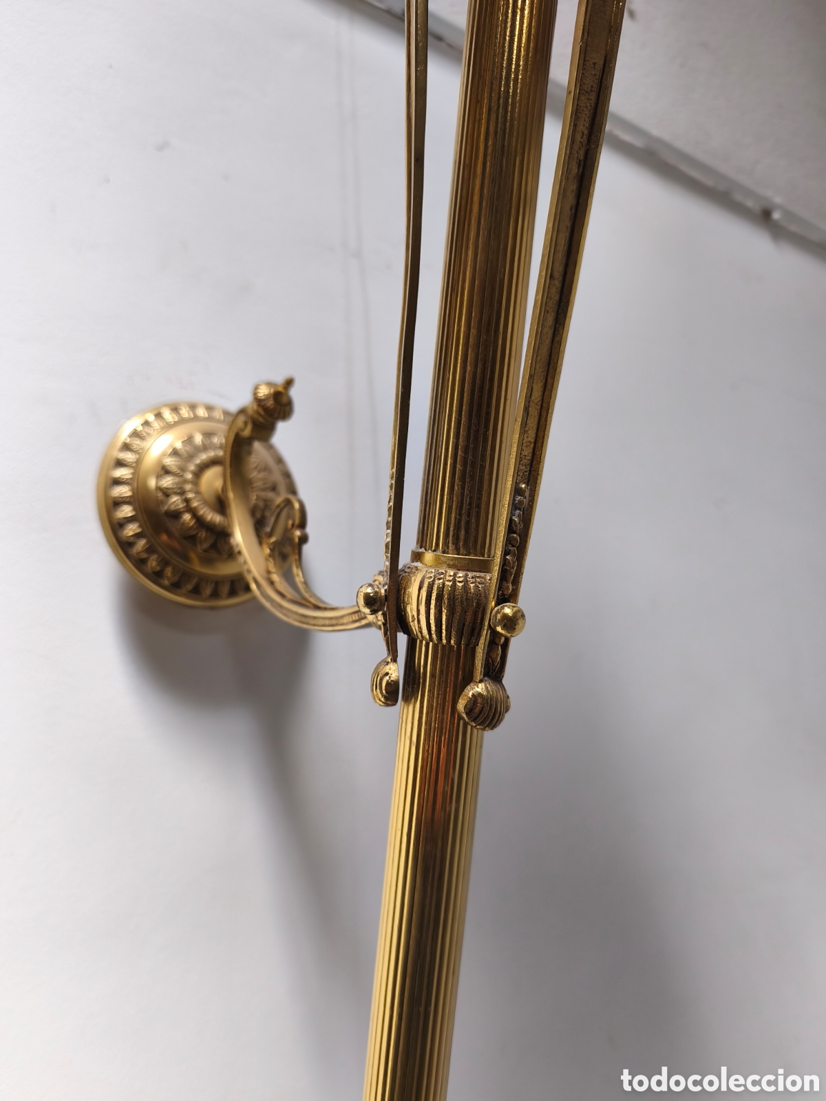 Antig&uuml;edades: Lampara antorcha de bronce con tulipa - Foto 3