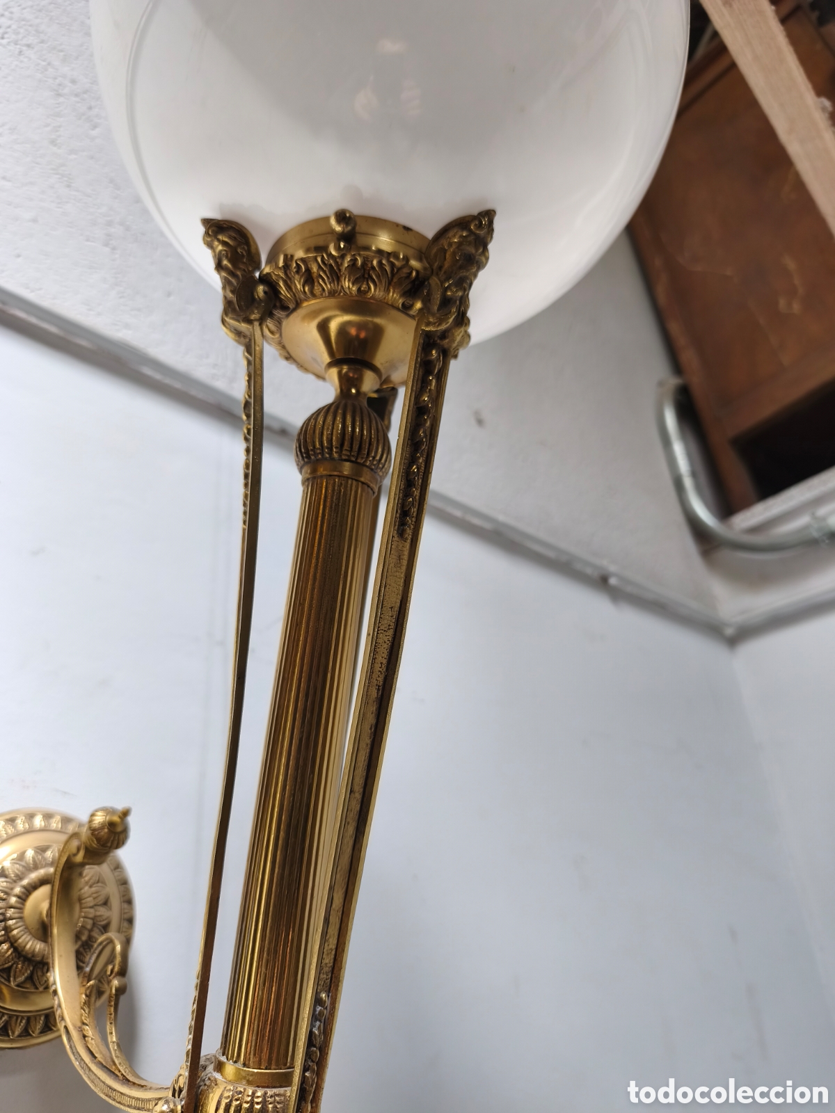 Antig&uuml;edades: Lampara antorcha de bronce con tulipa - Foto 4