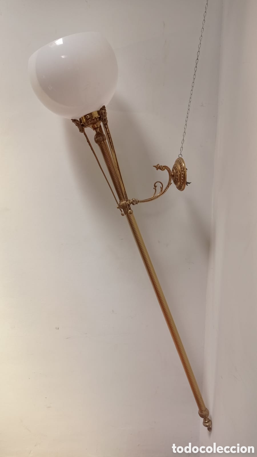 Antig&uuml;edades: Lampara antorcha de bronce con tulipa - Foto 13