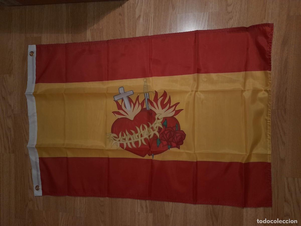 Antig&uuml;edades: Bandera Sagrado Coraz&oacute;n de Jes&uacute;s e Inmaculado Coraz&oacute;n de Mar&iacute;a. Bandera Espa&ntilde;a