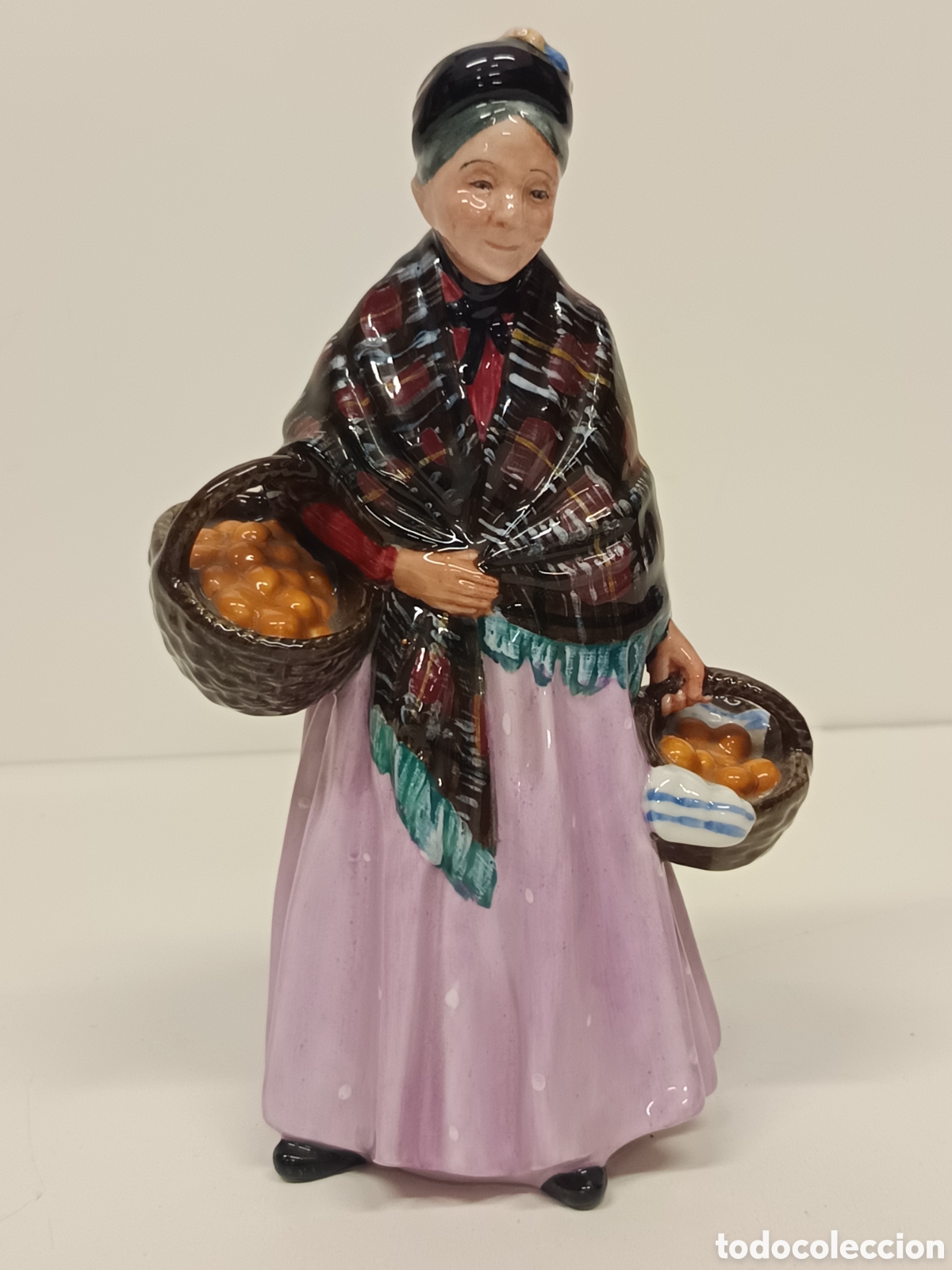 Antig&uuml;edades: Royal Daulton &rdquo;The Orange Lady&rdquo; - Foto 1