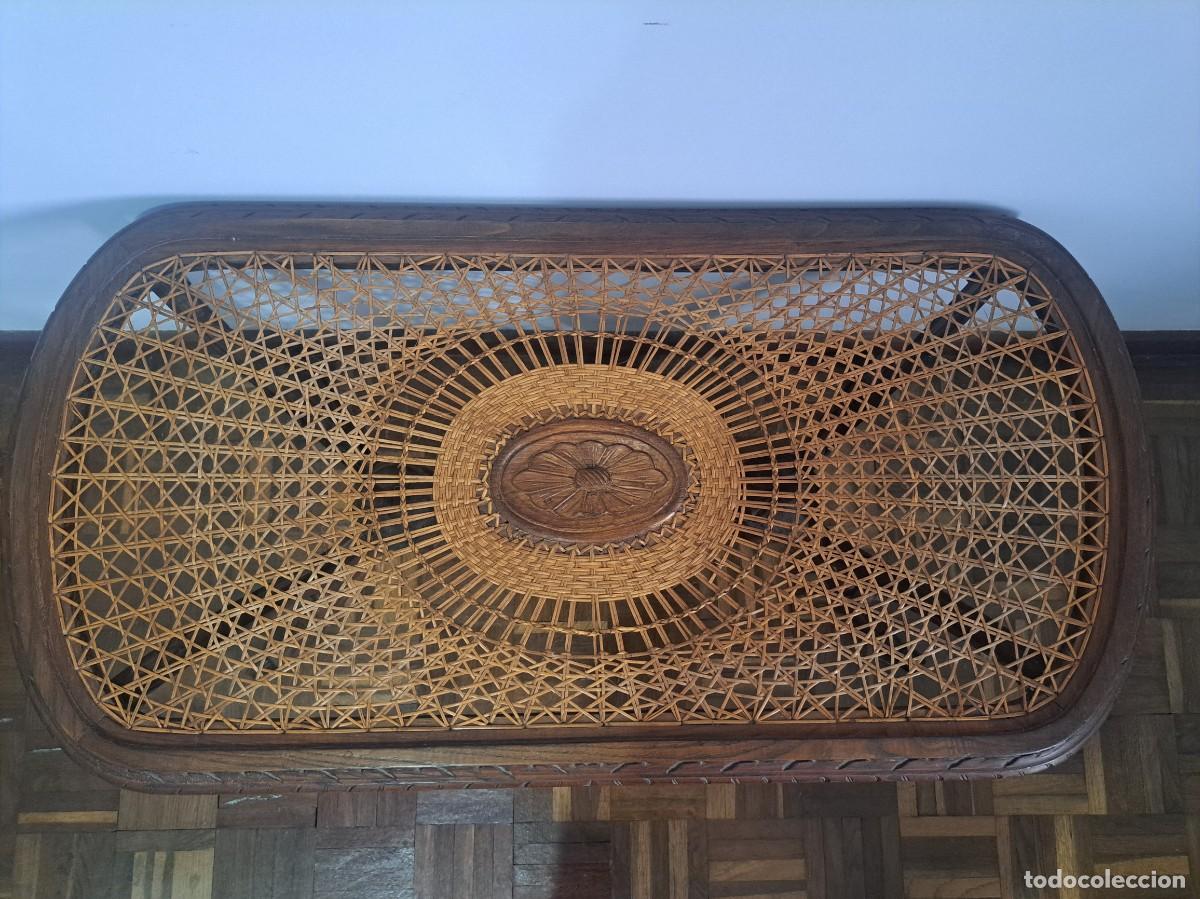 Antig&uuml;edades: Mesa de centro antigua en madera y paja - Foto 2