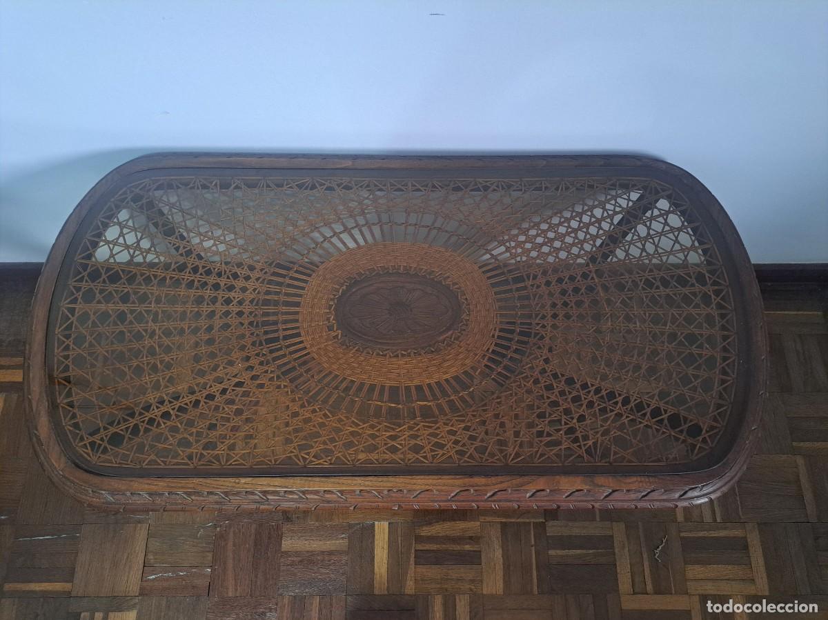 Antig&uuml;edades: Mesa de centro antigua en madera y paja - Foto 3