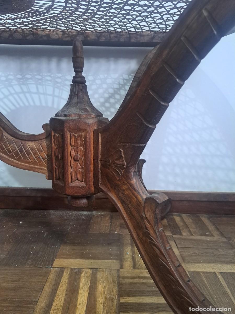 Antig&uuml;edades: Mesa de centro antigua en madera y paja - Foto 9