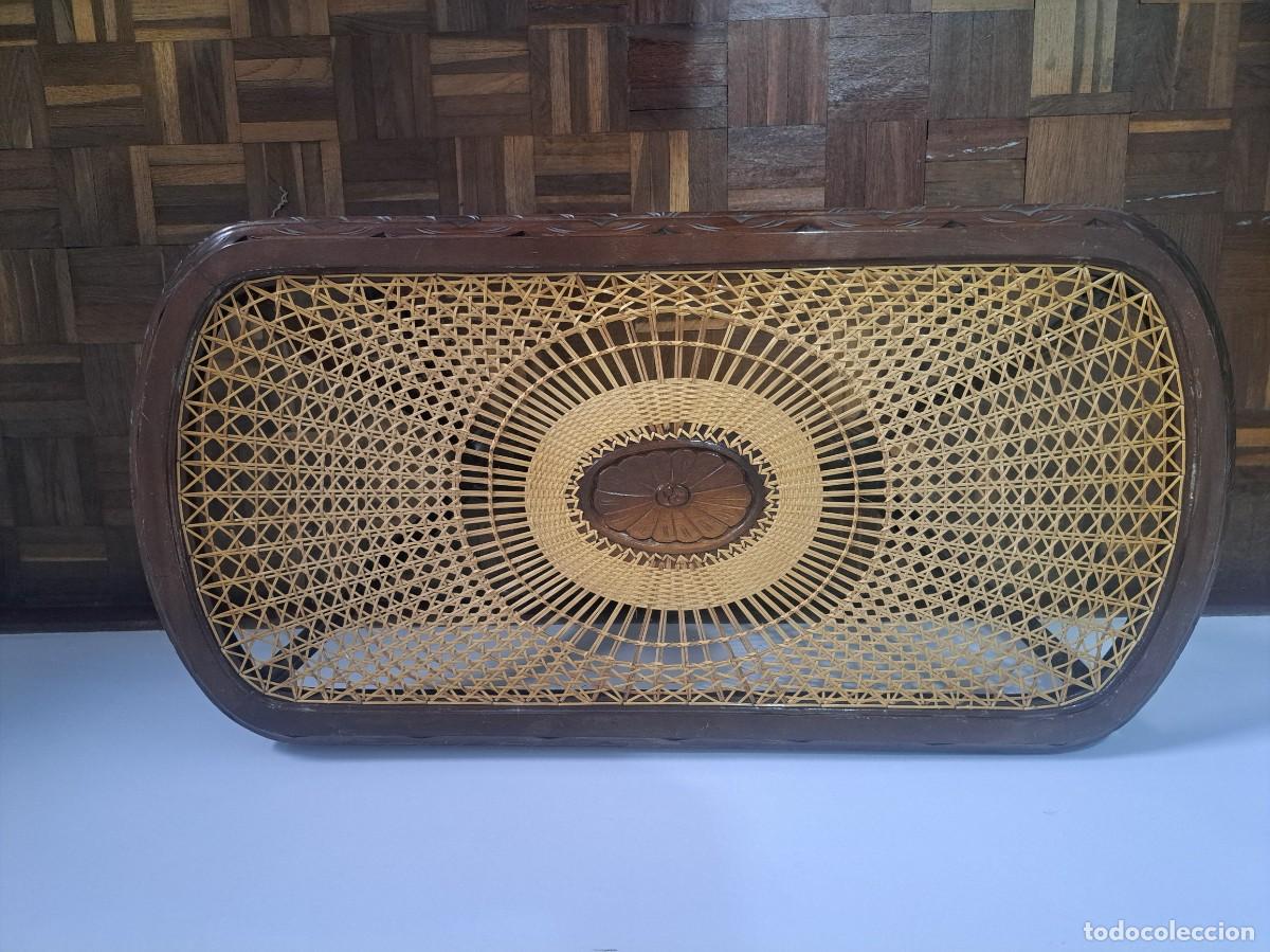 Antig&uuml;edades: Mesa de centro antigua en madera y paja - Foto 4