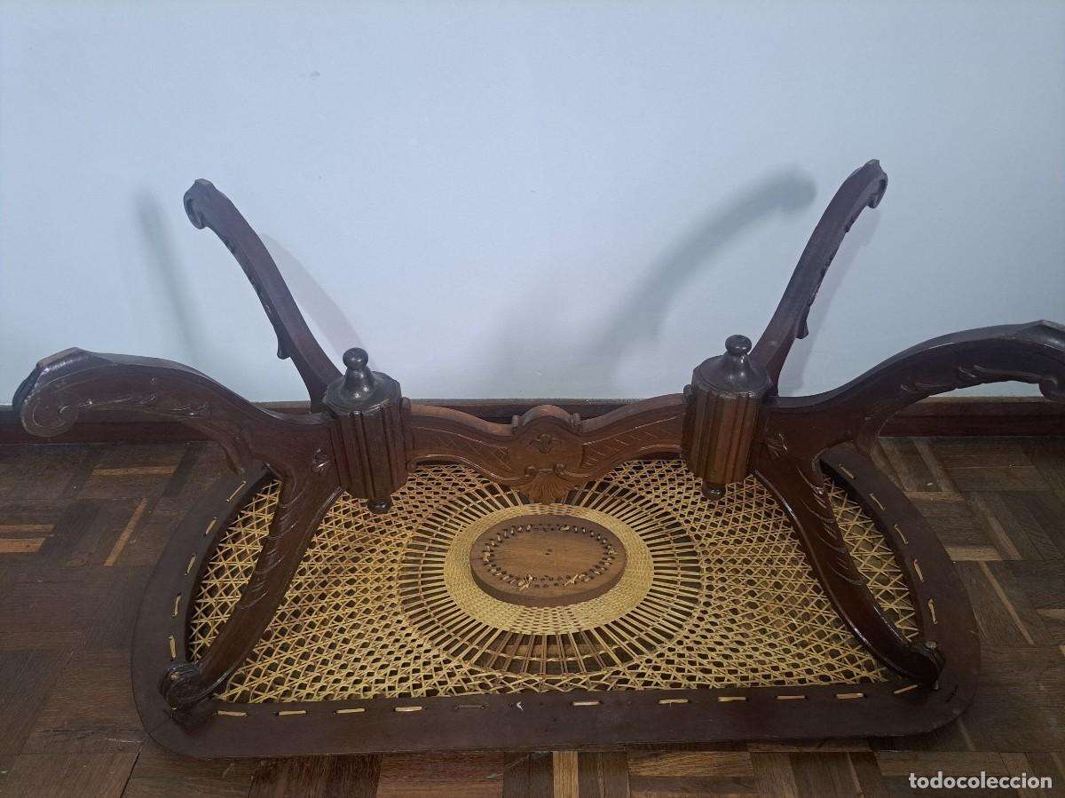 Antig&uuml;edades: Mesa de centro antigua en madera y paja - Foto 6
