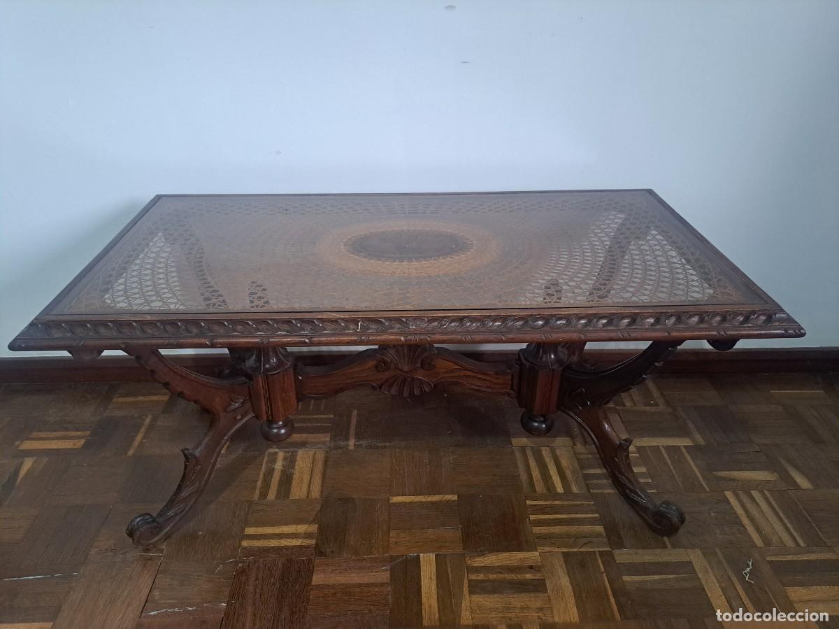 Antig&uuml;edades: Mesa de centro antigua en madera y paja - Foto 1