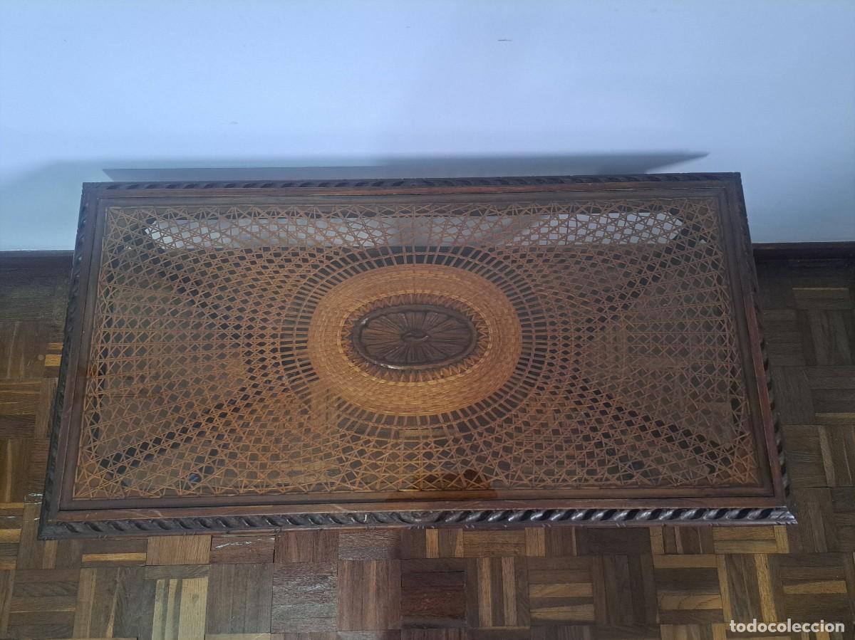 Antig&uuml;edades: Mesa de centro antigua en madera y paja - Foto 2