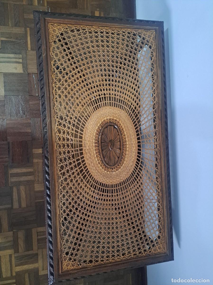 Antig&uuml;edades: Mesa de centro antigua en madera y paja - Foto 3