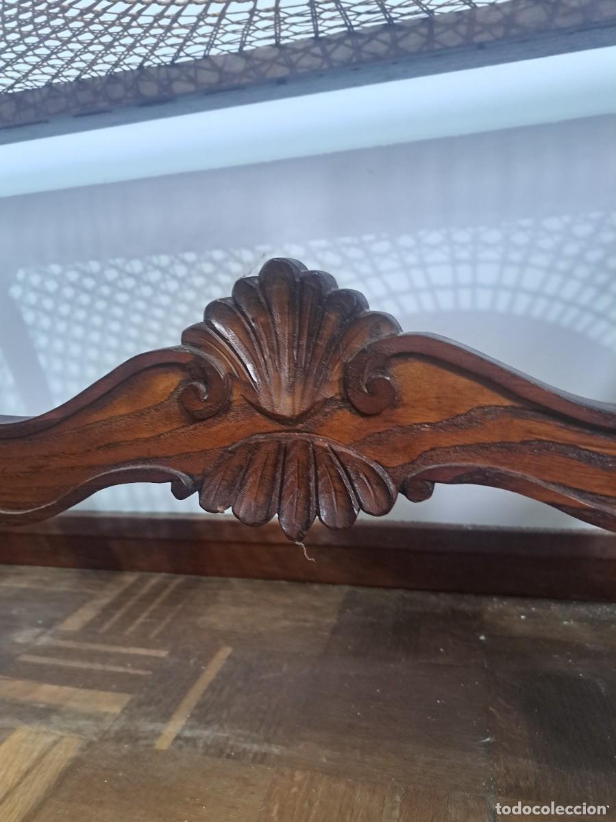 Antig&uuml;edades: Mesa de centro antigua en madera y paja - Foto 6