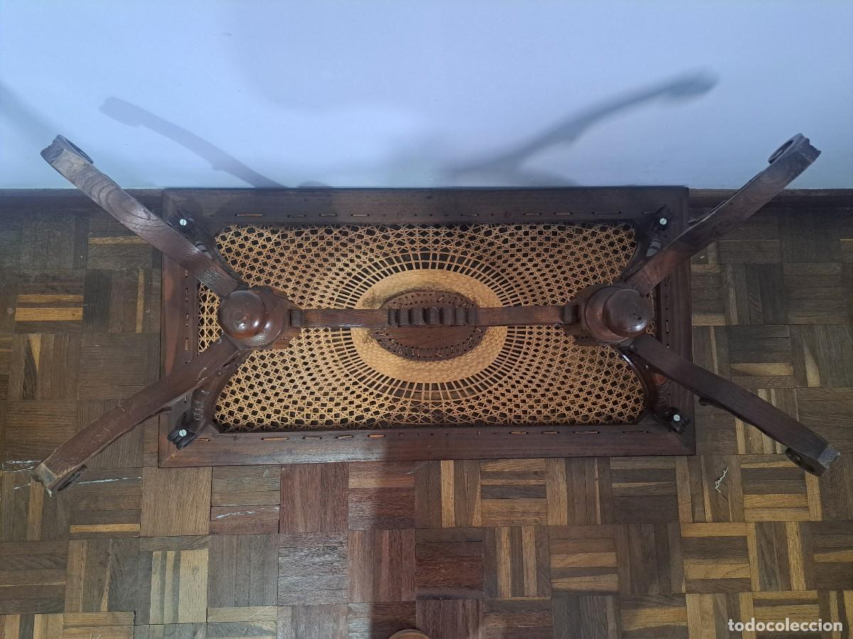 Antig&uuml;edades: Mesa de centro antigua en madera y paja - Foto 10