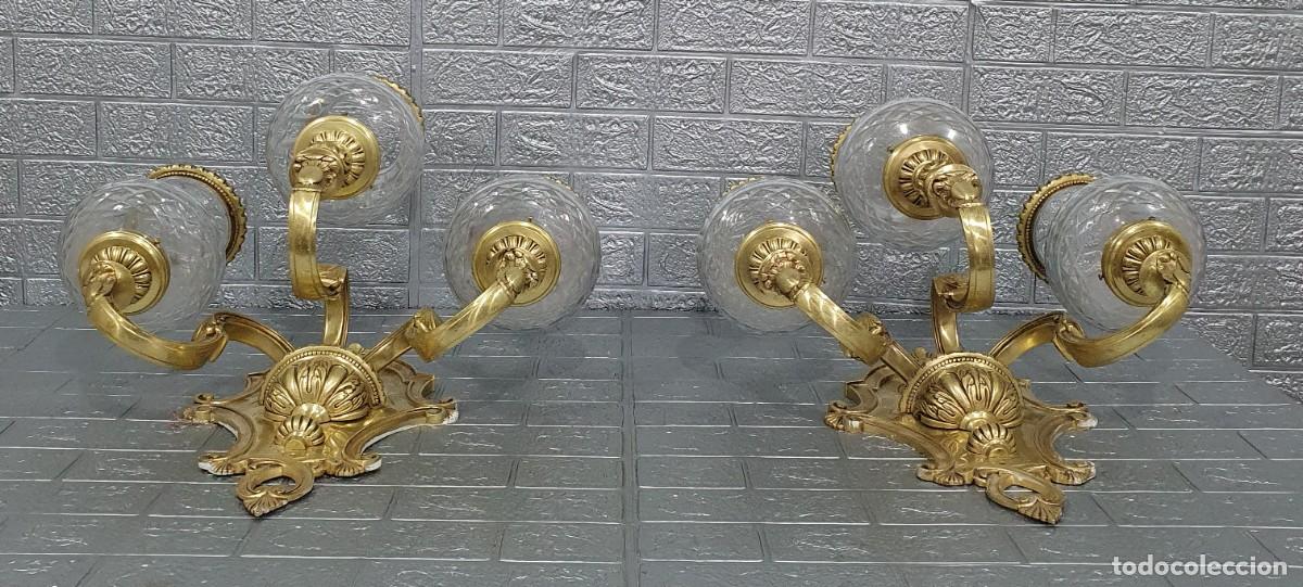 Antig&uuml;edades: Pareja de apliques de pared en bronce - Foto 2