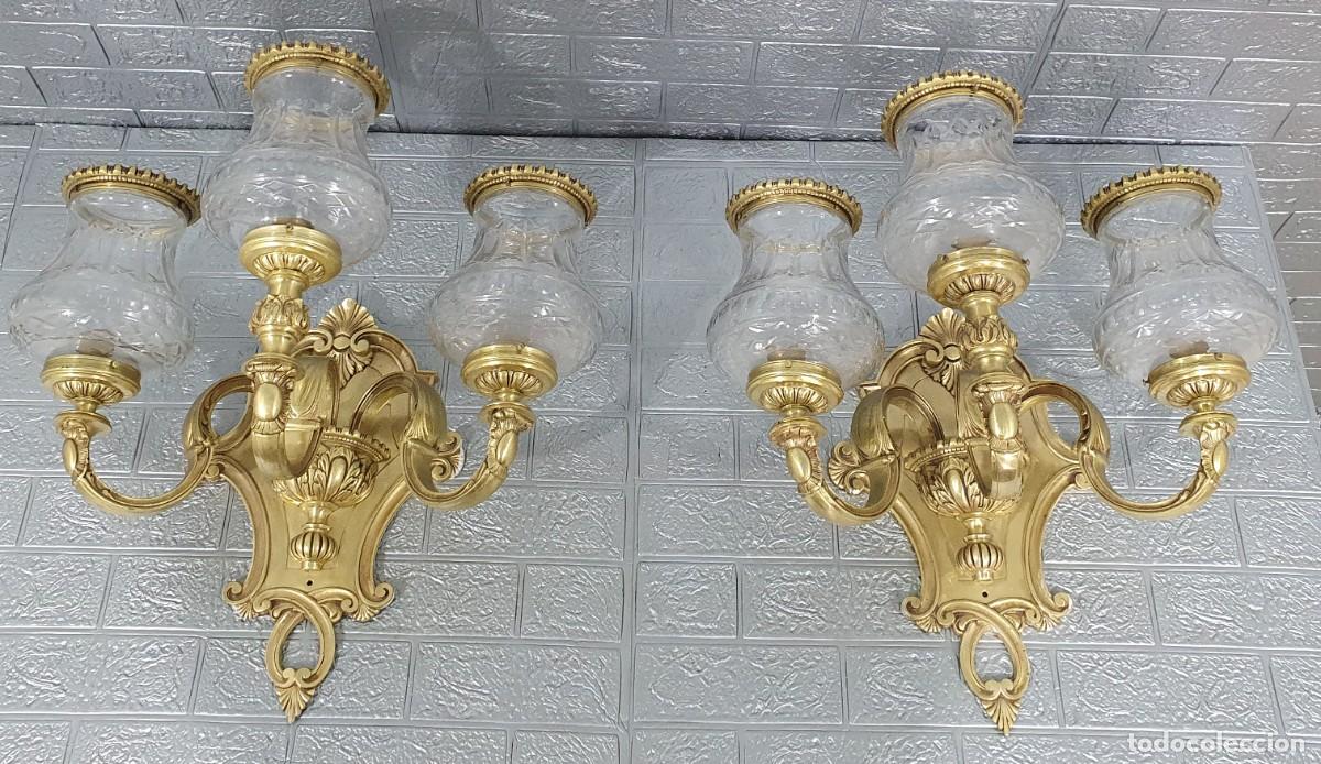 Antig&uuml;edades: Pareja de apliques de pared en bronce - Foto 3
