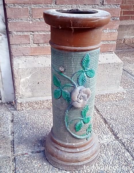 Antig&uuml;edades: Paraguero o reposamacetas antiguo de barro